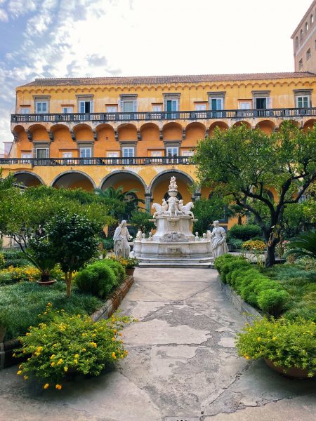 Chiostro di San Gregorio Armeno - Napoli